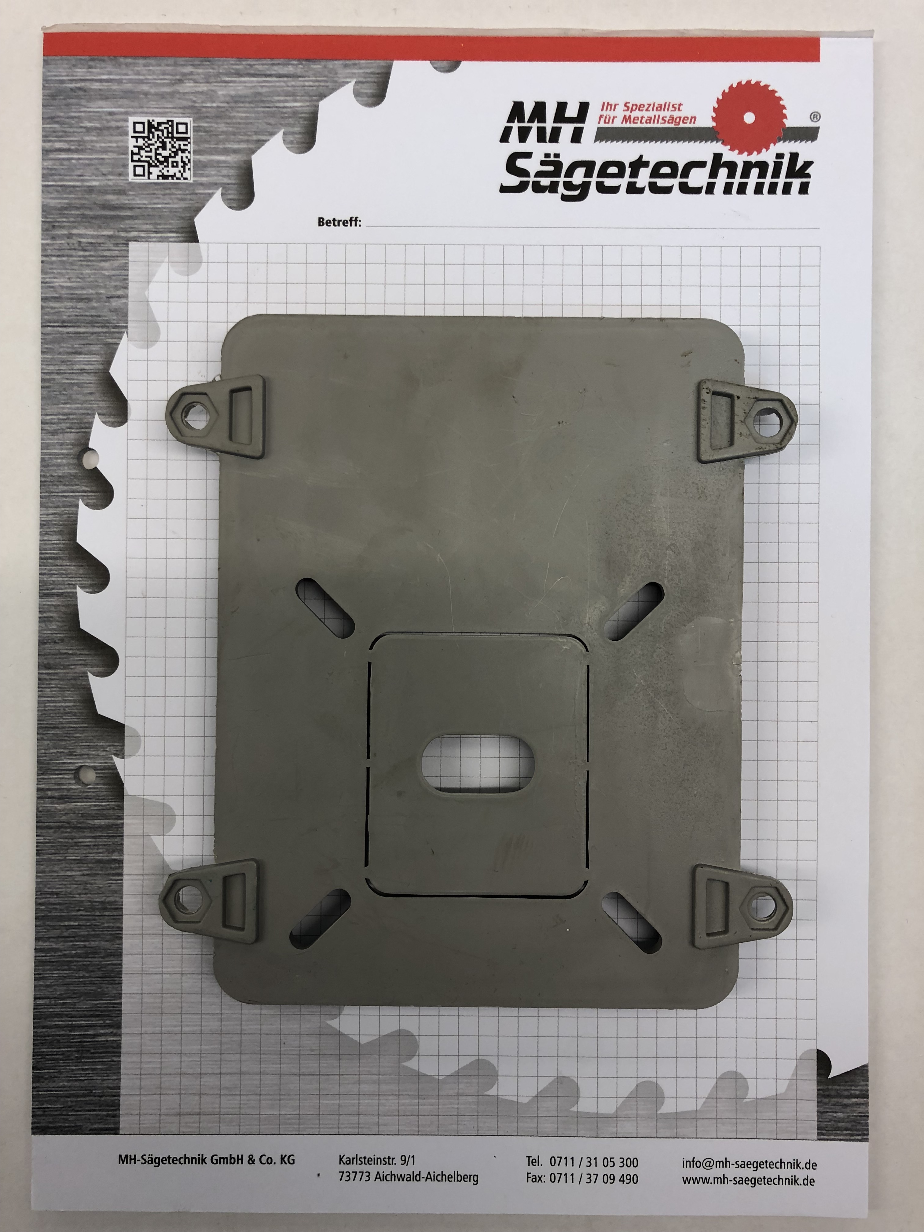 Grundplatte für Schalteinrichtung