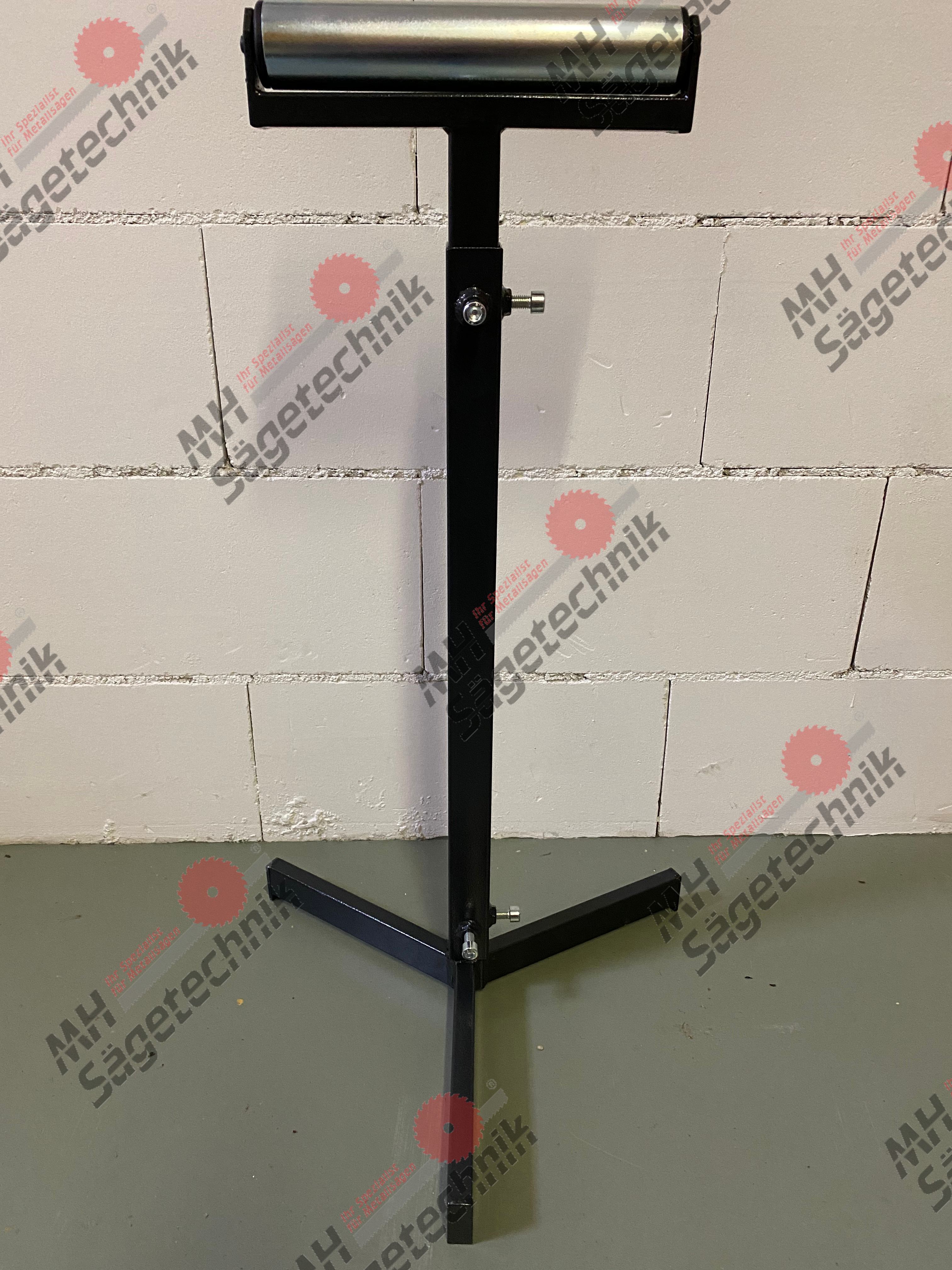 Materialauflageständer mit Stahlrolle